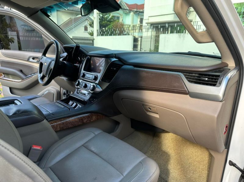 2016 Chevrolet Suburban pictures