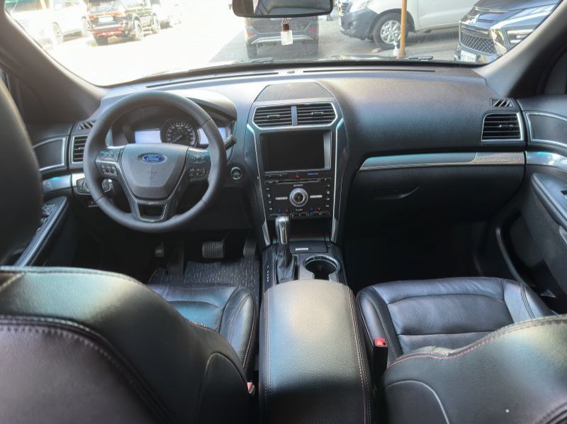 2016 Ford Explorer pictures