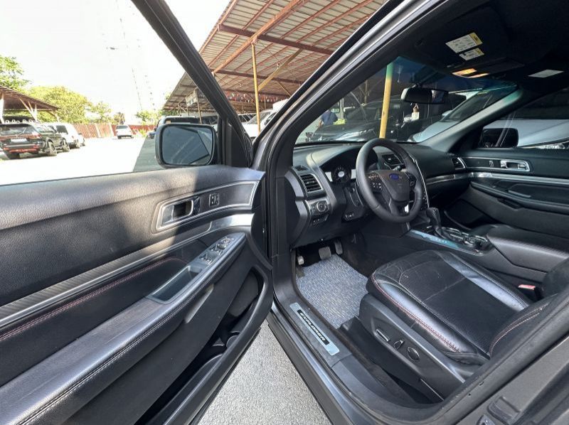 2016 Ford Explorer pictures