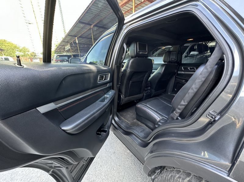 2016 Ford Explorer pictures