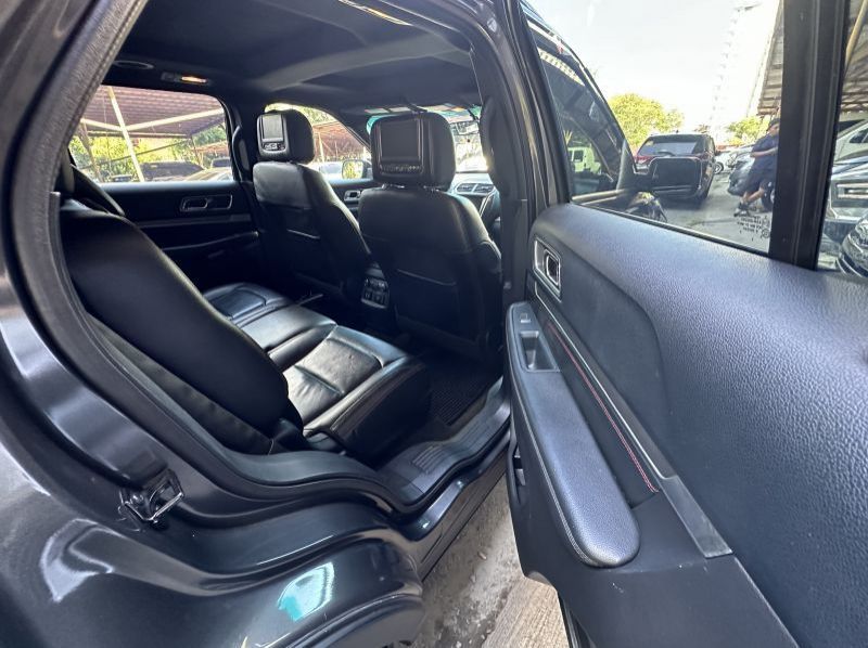 2016 Ford Explorer pictures