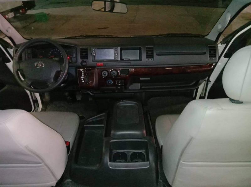 2016 Toyota Hiace Super Grandia pictures