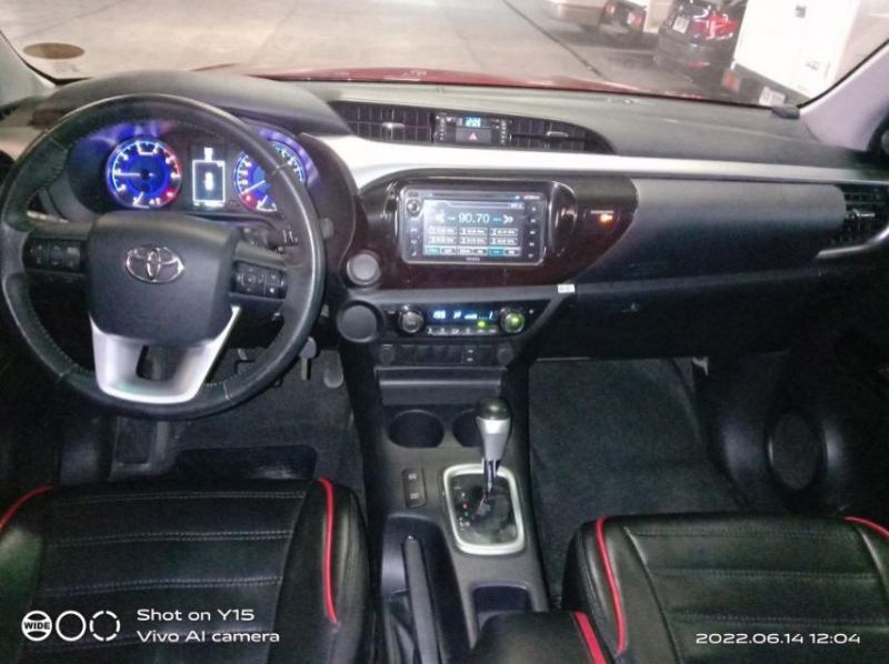 2019 Toyota Hilux pictures