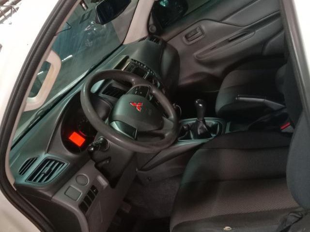 2017 Mitsubishi strada pictures