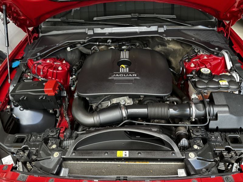 2016 Jaguar XE R Sport pictures