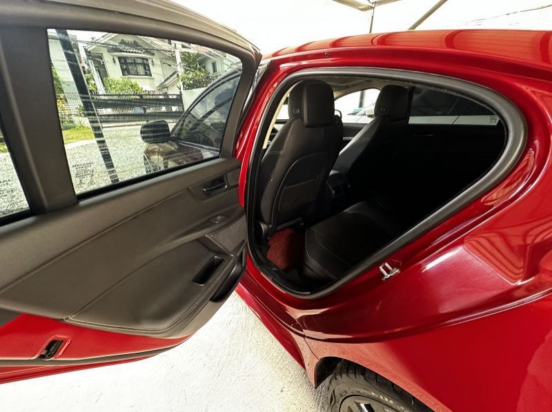 2016 Jaguar XE R Sport pictures