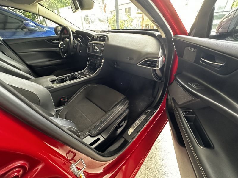 2016 Jaguar XE R Sport pictures