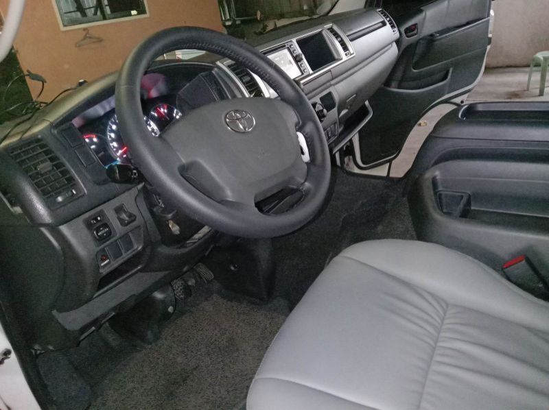 2017 Toyota Hiace Super Grandia pictures