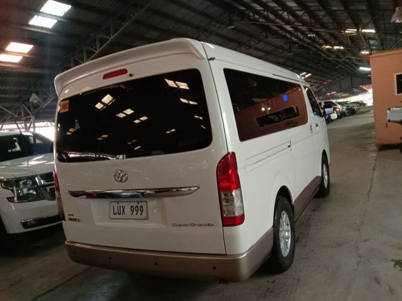 2017 Toyota Hiace Super Grandia pictures