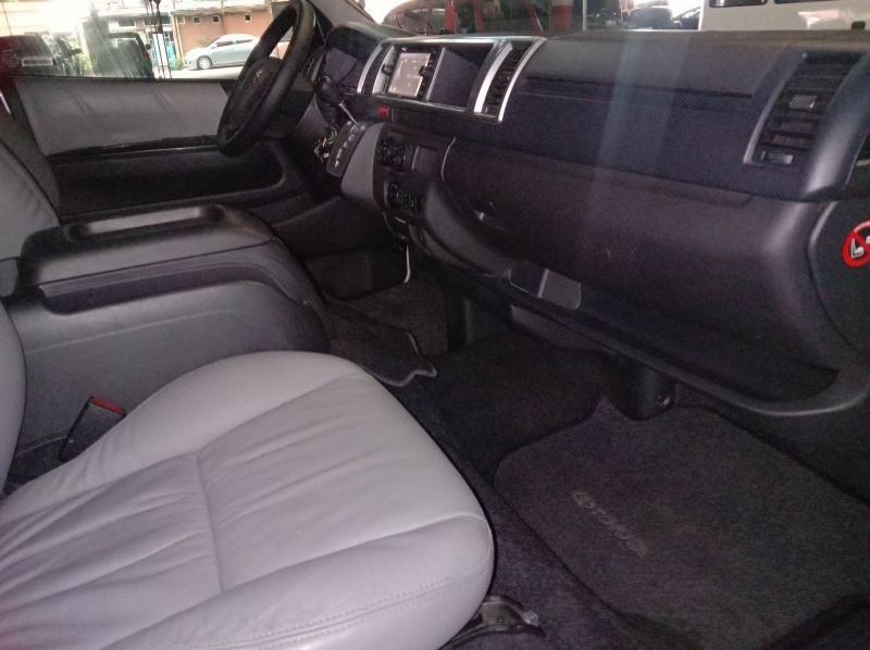 2017 Toyota Hiace Super Grandia pictures