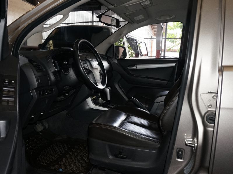 2014 Isuzu Dmax for sale | 18 000 Km | Automatic transmission - David S