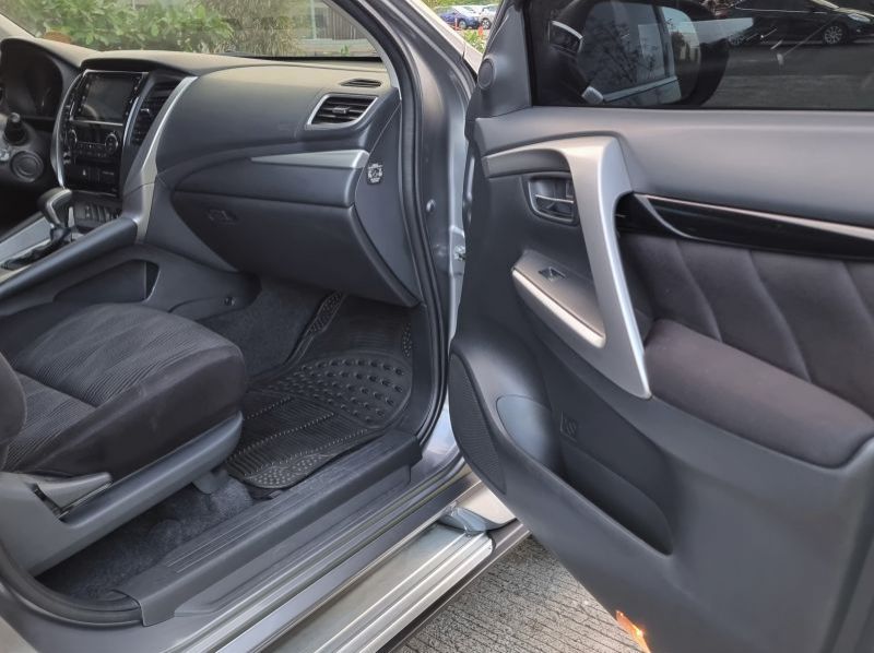 2018 Mitsubishi Montero Sport GLS pictures