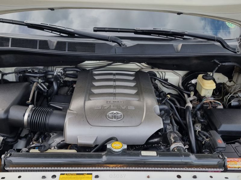 2010 Toyota Sequoia Platinum pictures