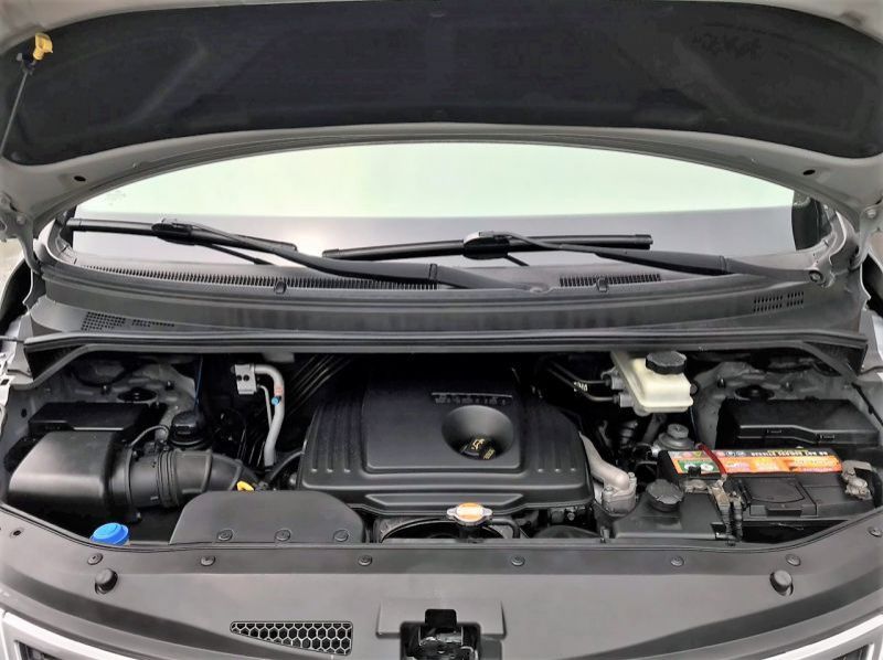 2011 Hyundai Grand Starex pictures