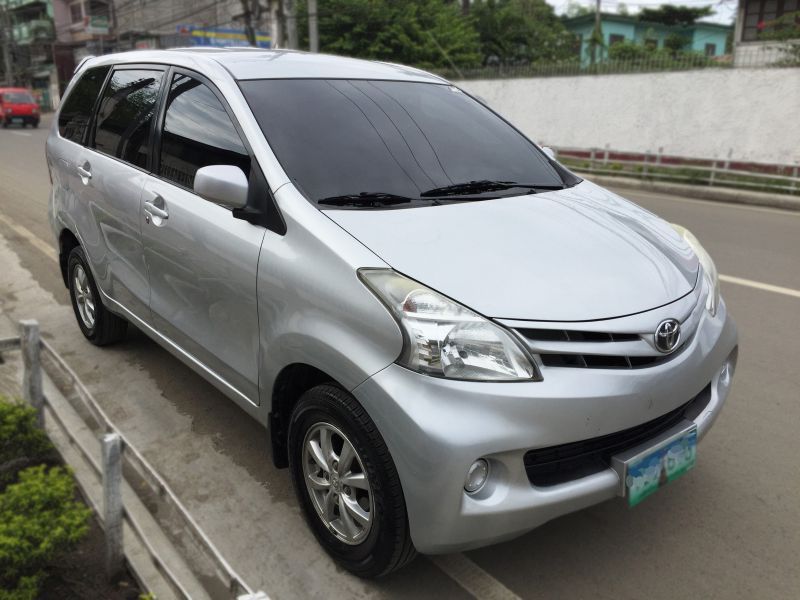 2013 Toyota Avanza for sale  68 000 Km  Automatic transmission  Five