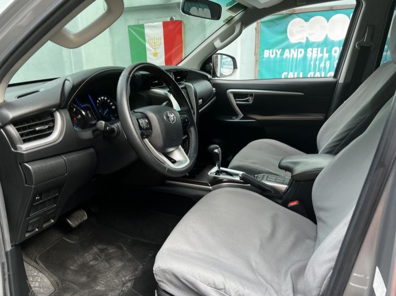 2020 Toyota Fortuner pictures