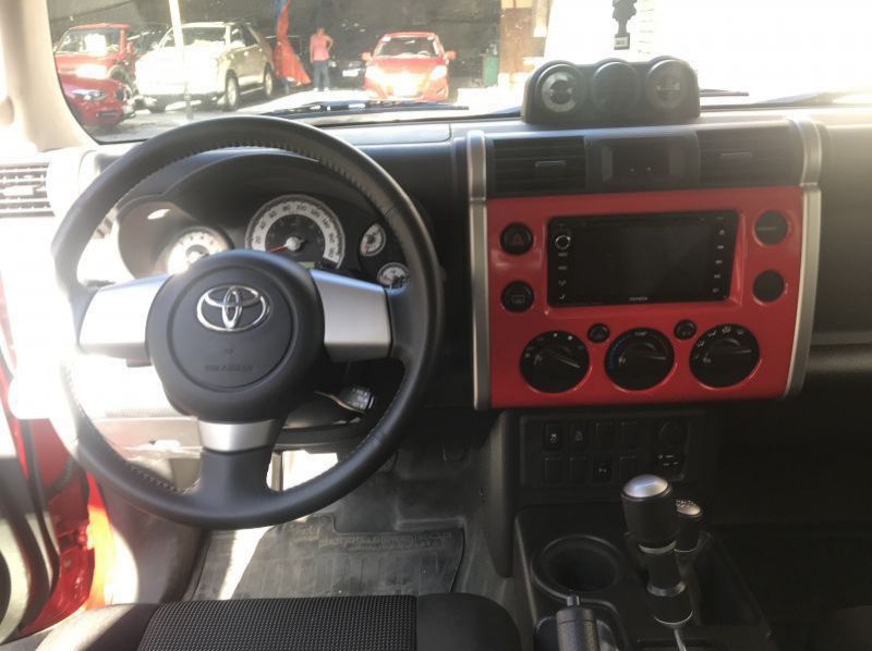2018 Toyota FJ Cruiser pictures