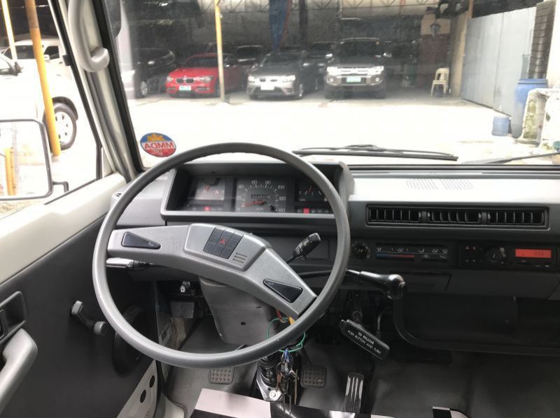 2016 Mitsubishi L300 FB pictures