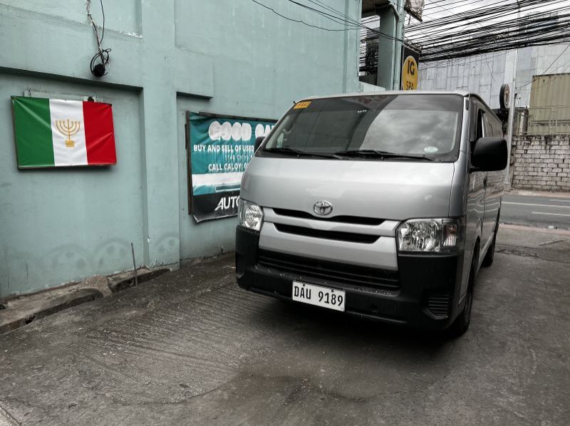 Used Toyota Hiace Commuter  for sale in Makati City, NCR