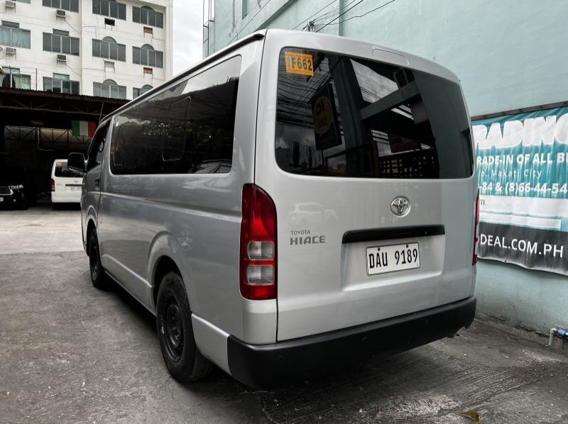 2021 Toyota Hiace Commuter pictures