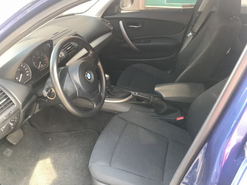 2011 BMW 118D pictures