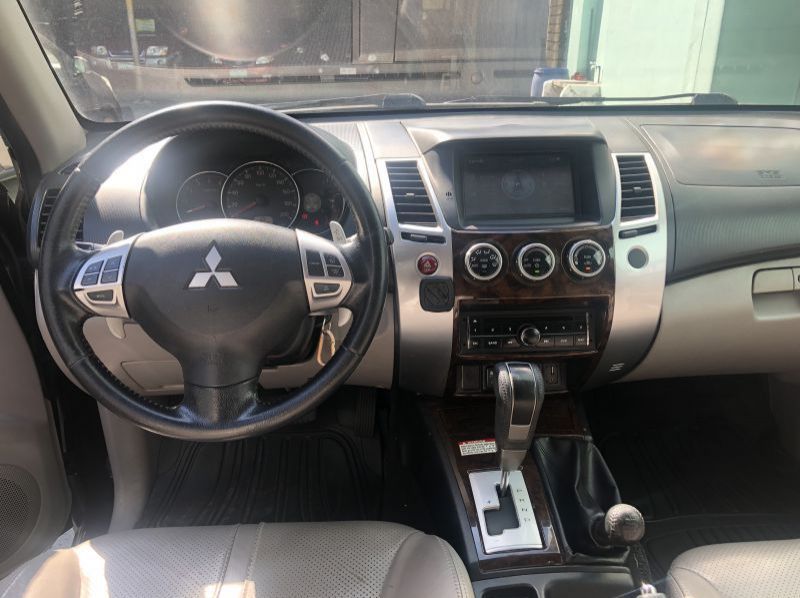 2012 Mitsubishi Montero  pictures