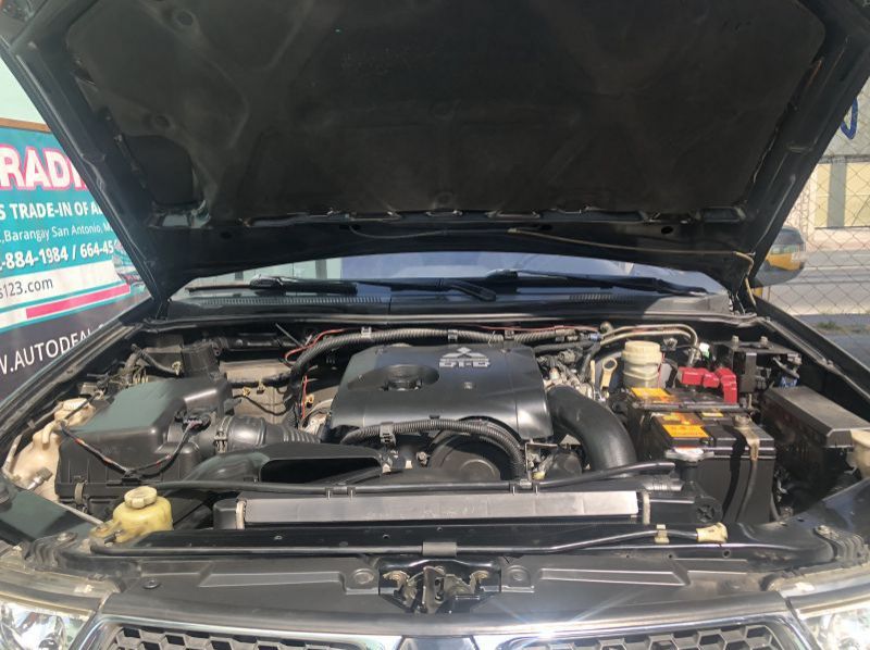 2012 Mitsubishi Montero  pictures