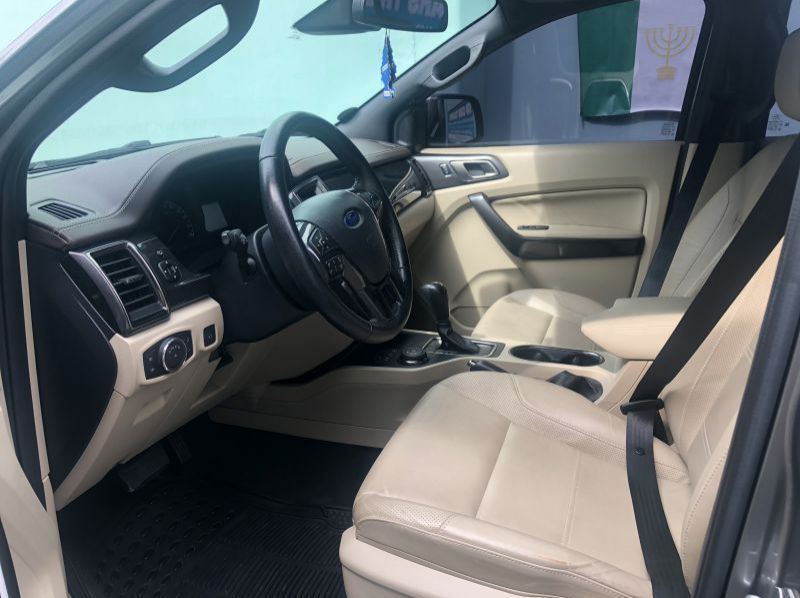 2016 Ford Everest Titanium pictures