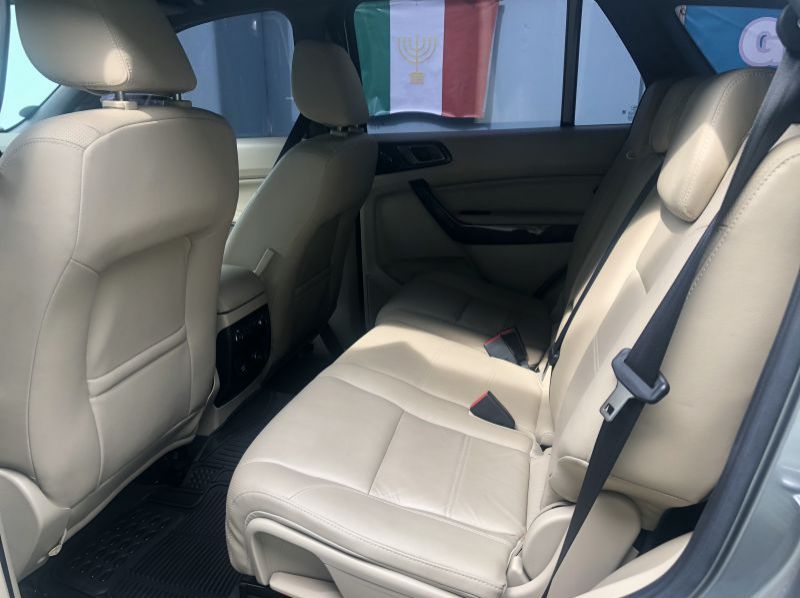 2016 Ford Everest Titanium pictures