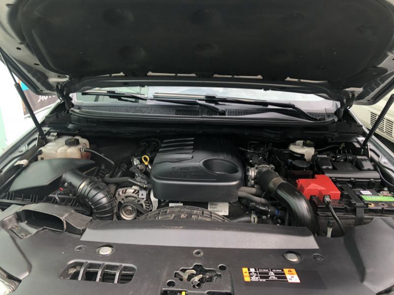 2016 Ford Everest Titanium pictures