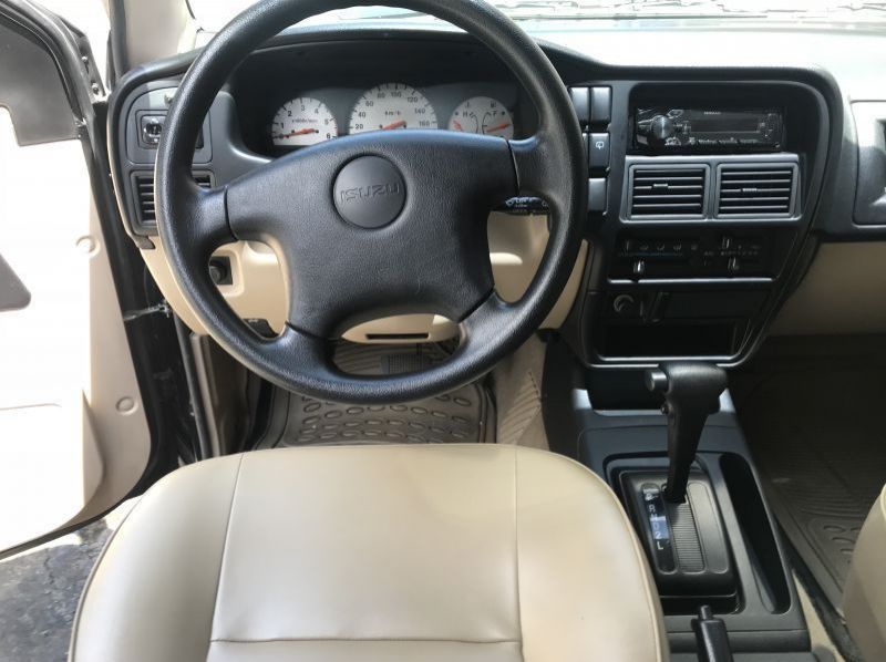 2015 Isuzu XUV pictures