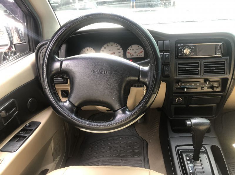 2014 Isuzu Sportivo X pictures