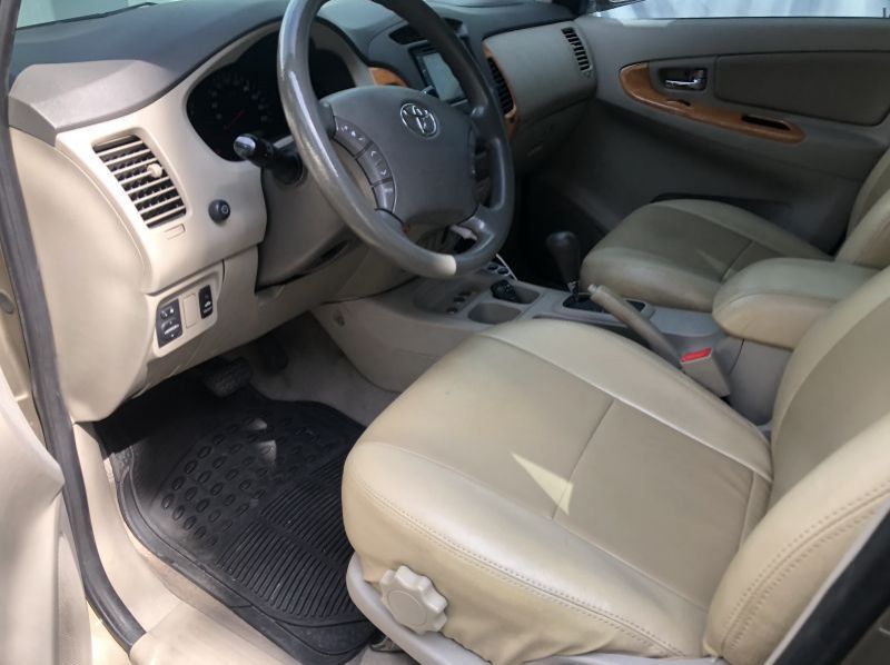 2012 Toyota Innova G pictures