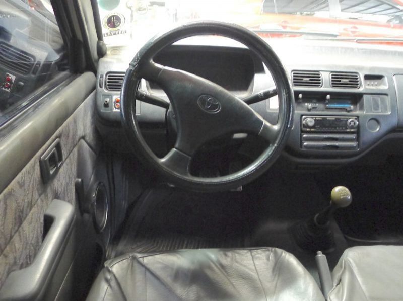 2002 Toyota Revo Tamaraw FX pictures