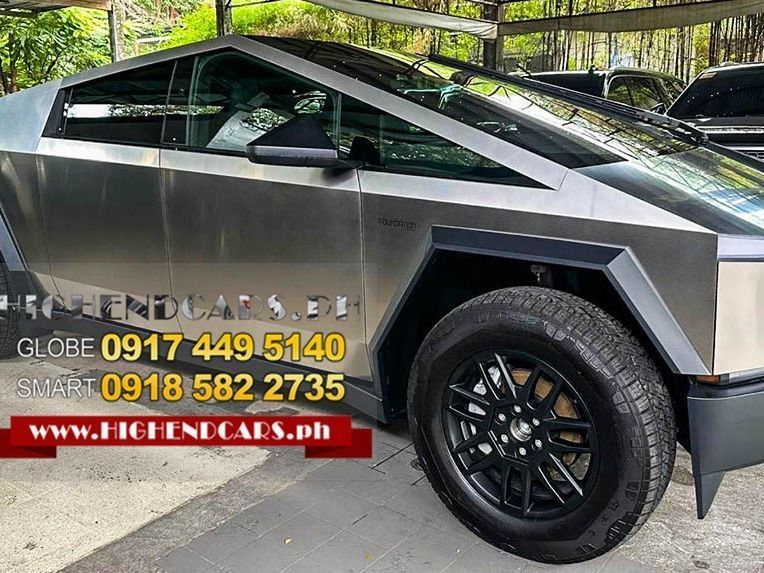 2025 TESLA CYBERTRUCK photo