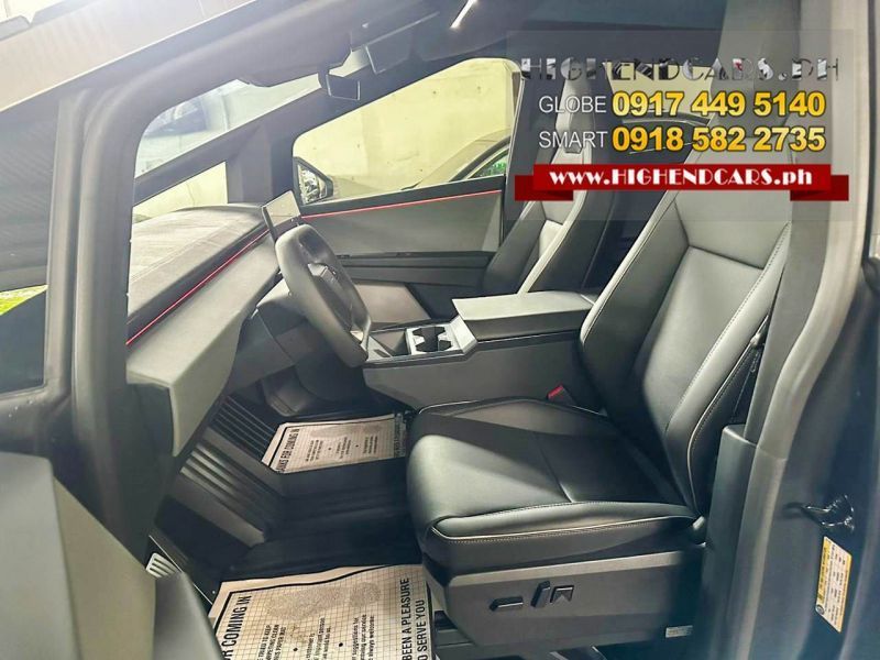 2025 TESLA CYBERTRUCK photo