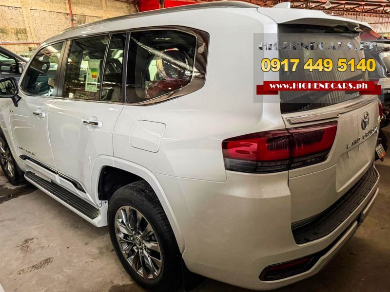 2026 Toyota Land Cruiser LC300 VXR Hybrid photo