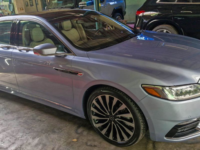 2021 Lincoln Continental photo