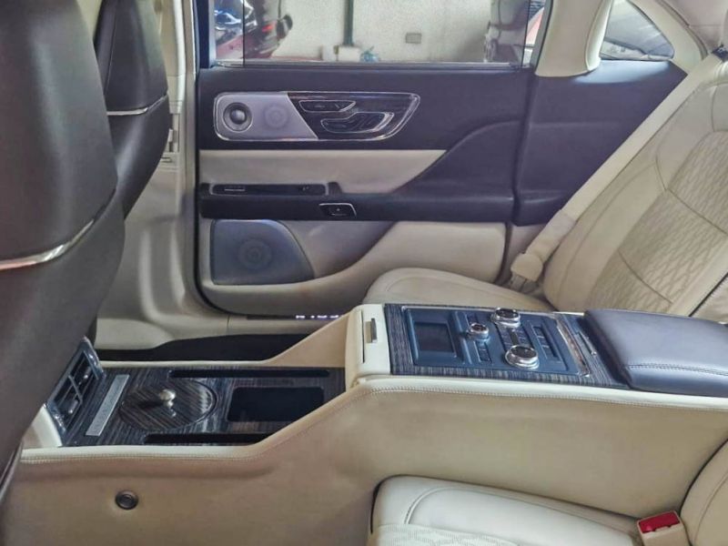 2021 Lincoln Continental photo