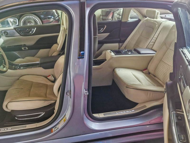 2021 Lincoln Continental photo