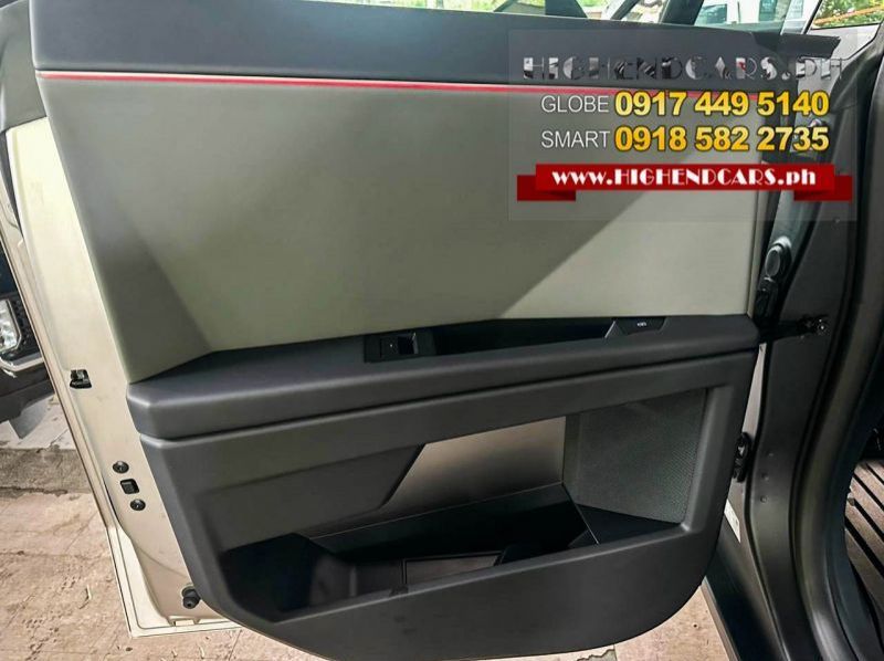 2025 TESLA CYBERTRUCK pictures