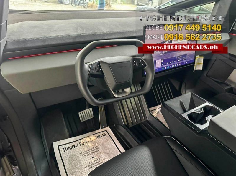 2025 TESLA CYBERTRUCK pictures