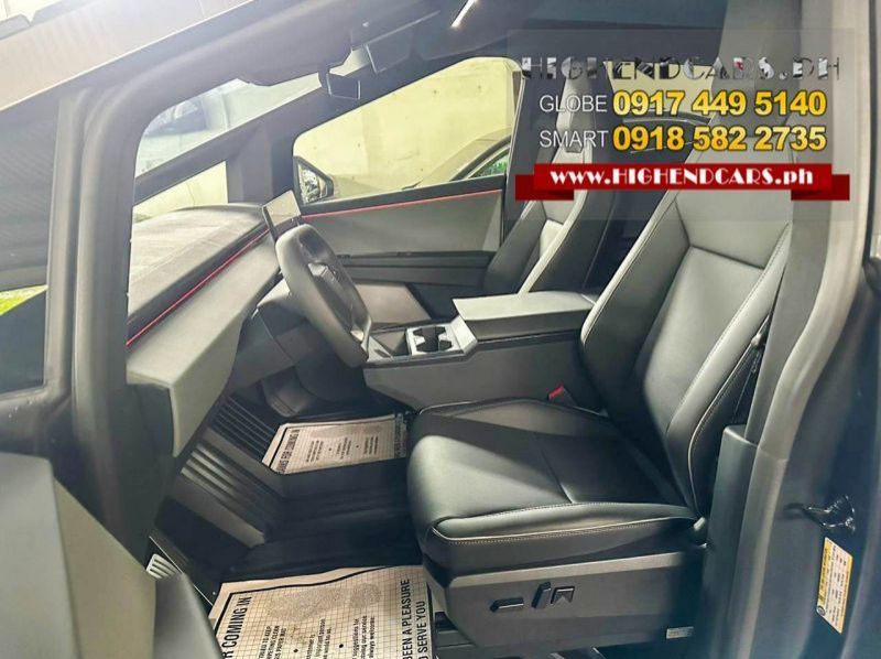 2025 TESLA CYBERTRUCK pictures