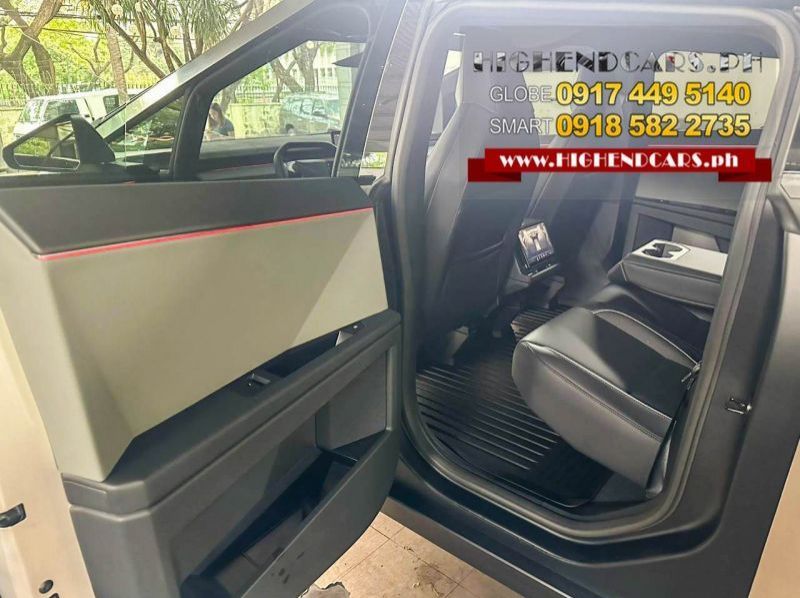 2025 TESLA CYBERTRUCK pictures