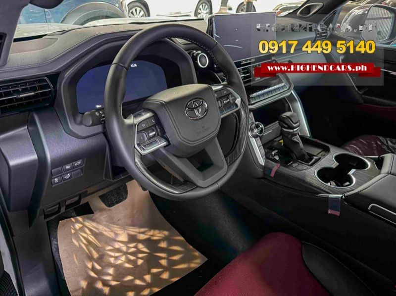 2026 Toyota Land Cruiser LC300 VXR Hybrid pictures