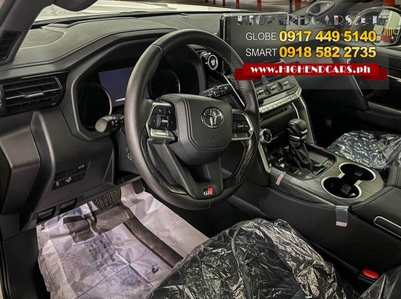 2025 Toyota Land Cruiser LC300 GR Sport Diesel pictures