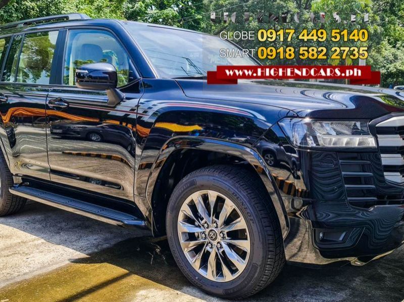 2023 Toyota Land Cruiser VX Dubai Version pictures