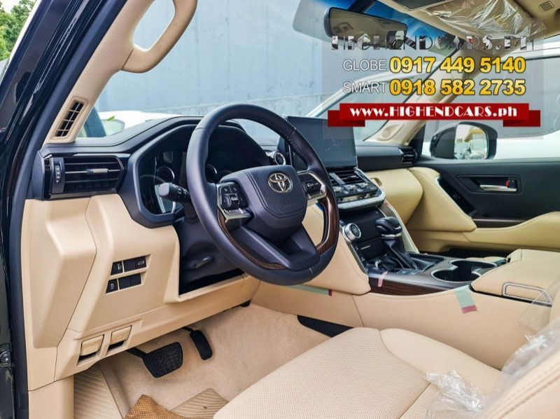 2023 Toyota Land Cruiser VX Dubai Version pictures