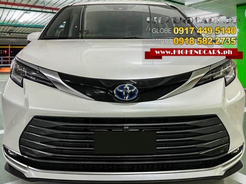 2025 Toyota Sienna Limited Hybrid pictures