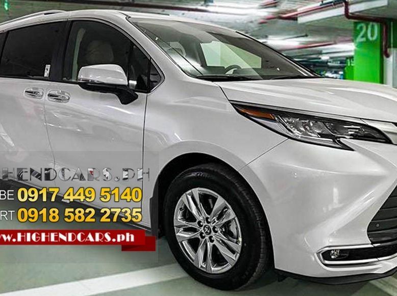 2025 Toyota Sienna Limited Hybrid pictures
